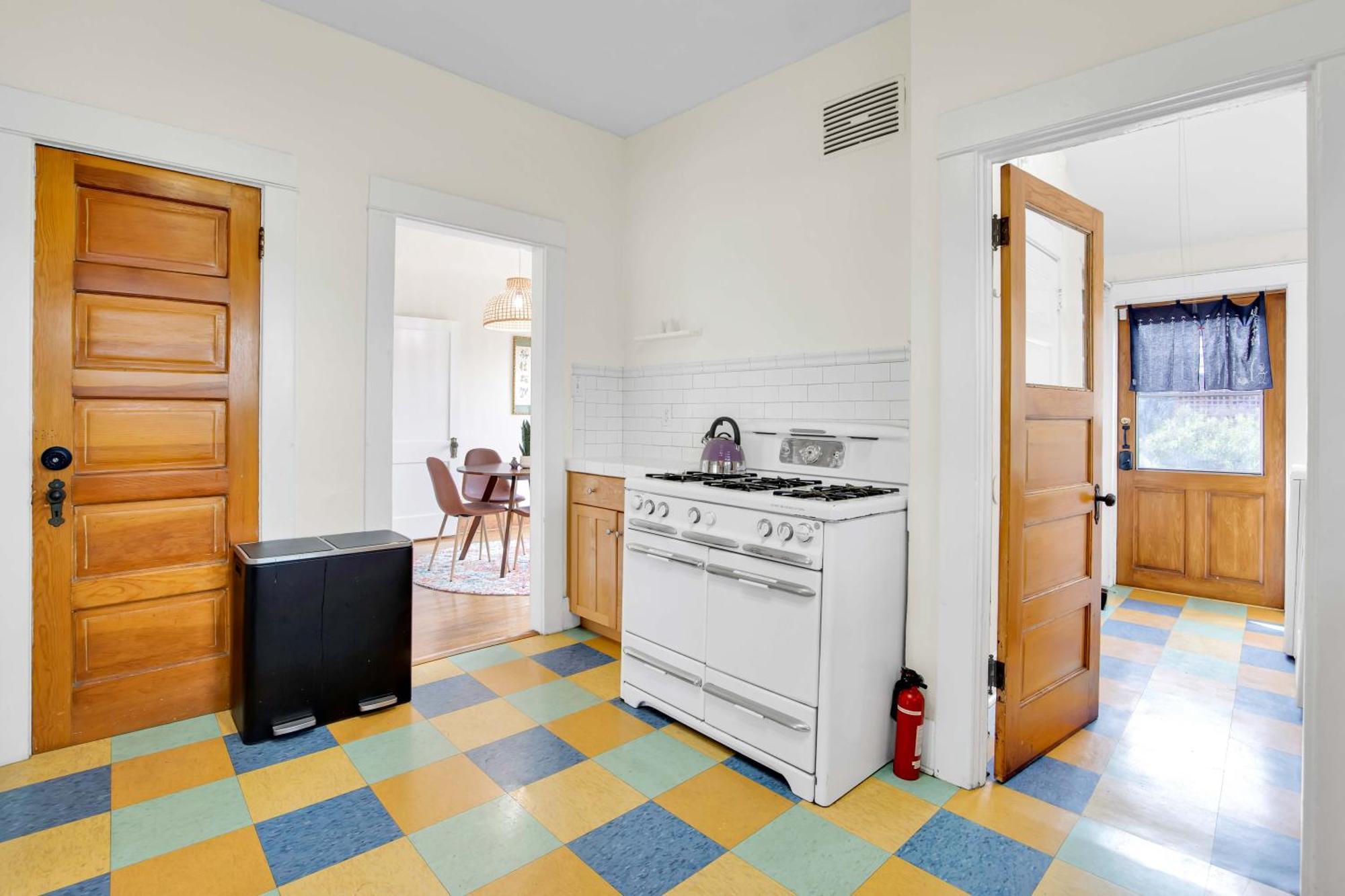 Classic Near Downtown & Hollywood Holiday home Los Angeles